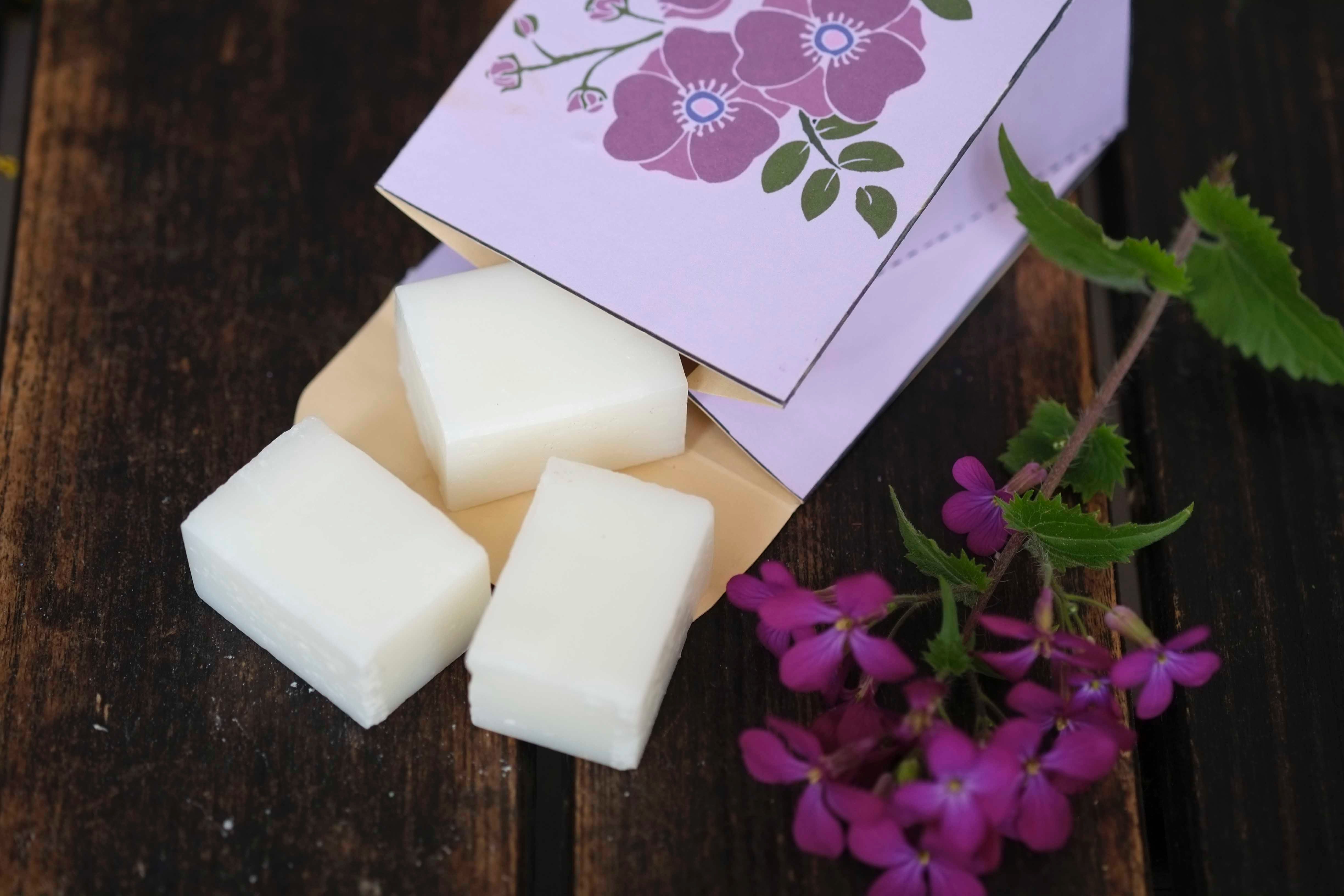 Selbst gemachte Kosmetik verschenken Verpackungen für Seifen